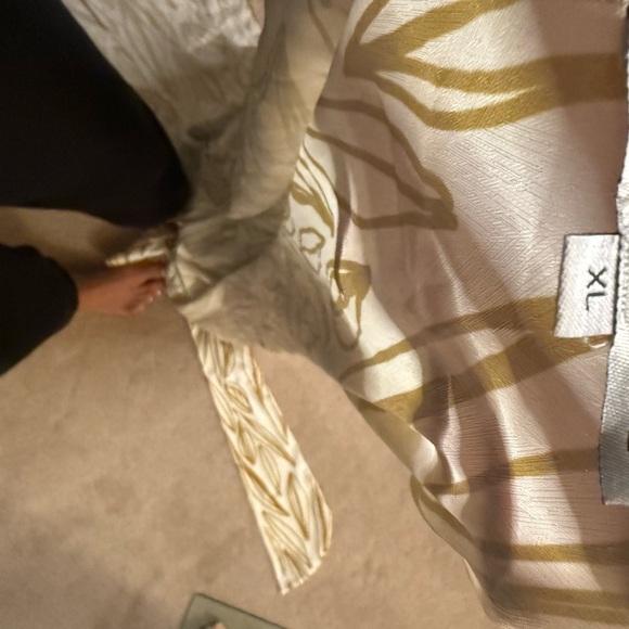 Diarrablu White and Gold Patterned Long Sleeve Dress - Picture 3 of 3